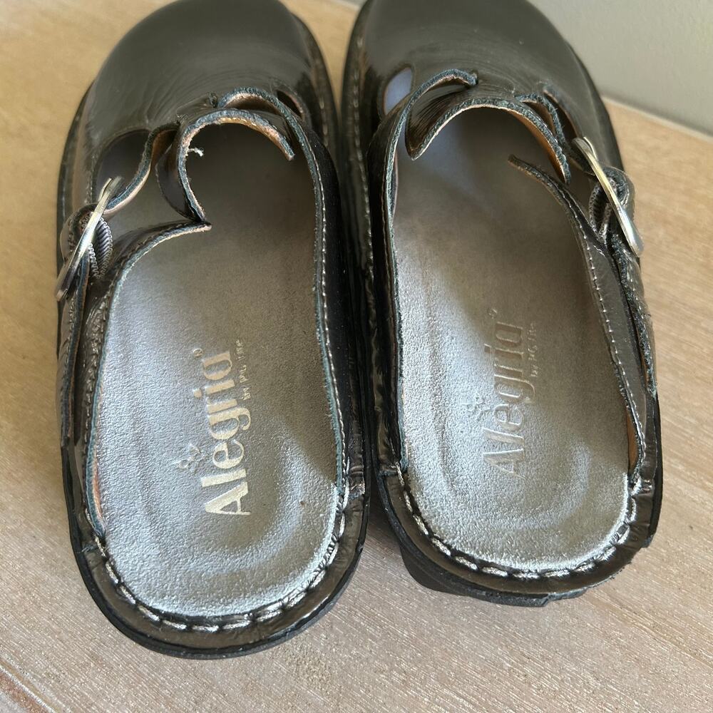 Allegra Women’s Metallic Gray Mary Jane Comfort Clogs, Slip-On, Buckle Detail - Picture 4 of 9